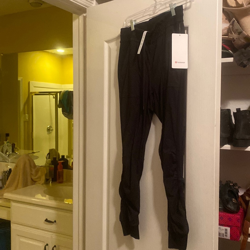 Beyond’s The Studio Jogger size 6
